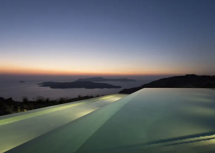 Erosantorini Estate Resort