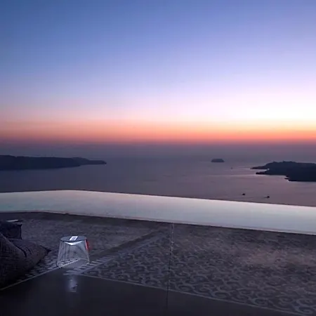 Erosantorini Luxury Private Estate & Rezort 4*