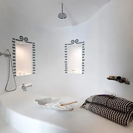 Erosantorini Luxury Private Estate & Resort
