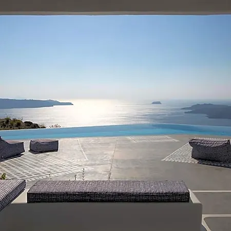 Erosantorini Luxury Private Estate & Rezort 4*