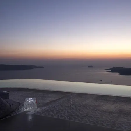منتجع Erosantorini Estate 2*