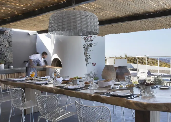 Erosantorini Luxury Private Estate & Suites 4*