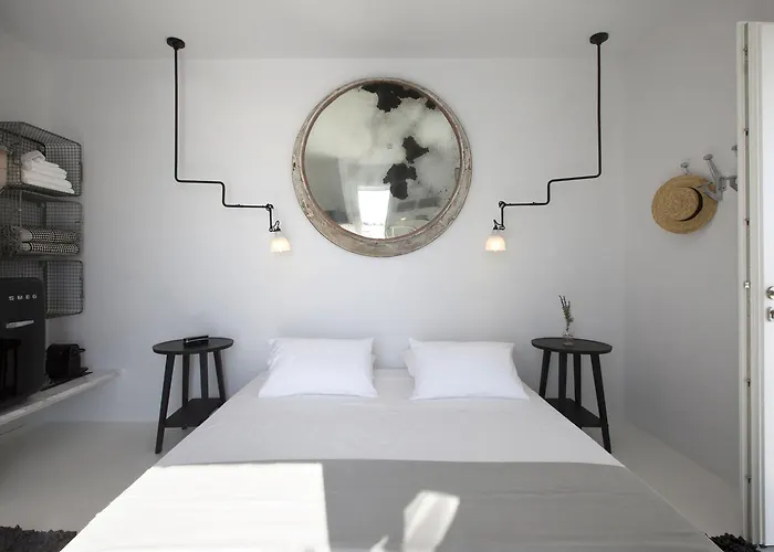 Erosantorini Luxury Private Estate & Suites