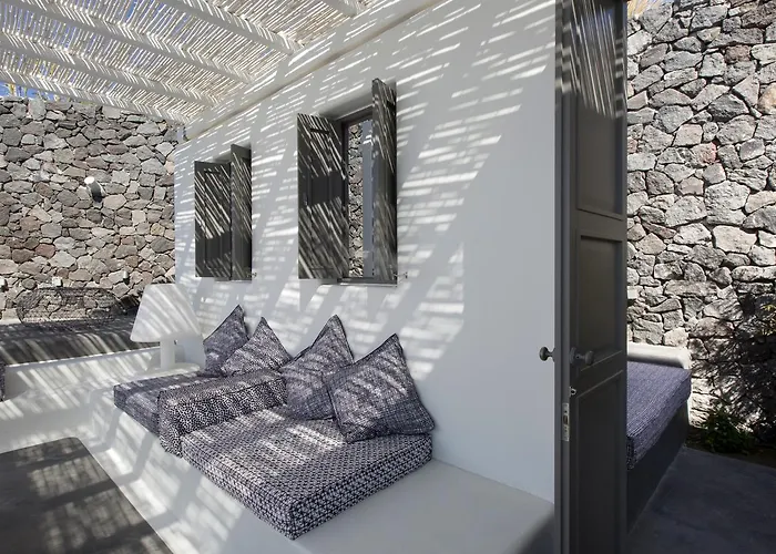 Erosantorini Luxury Private Estate & Suites
