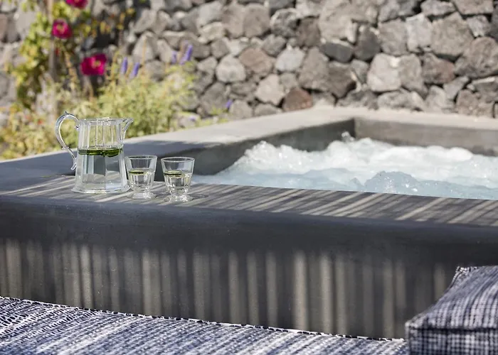 Erosantorini Luxury Private Estate & Suites