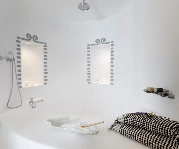 Erosantorini Luxury Private Estate & Suites منتجع