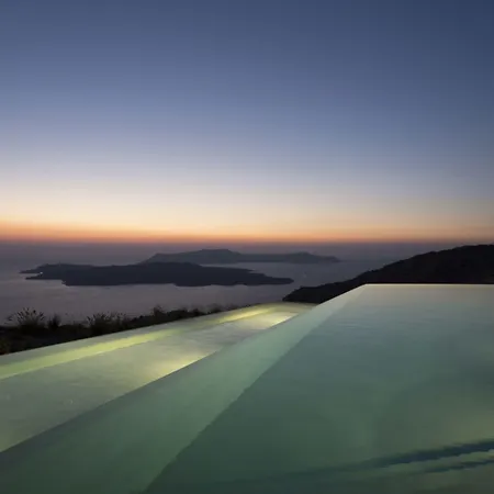 Erosantorini Luxury Private Estate & Resort
