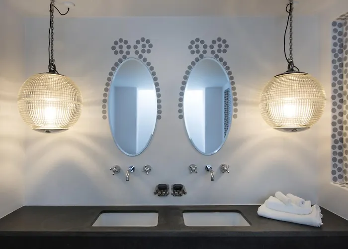 Erosantorini Estate Rezort 4*